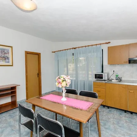 And Ivan Apartman Makarska